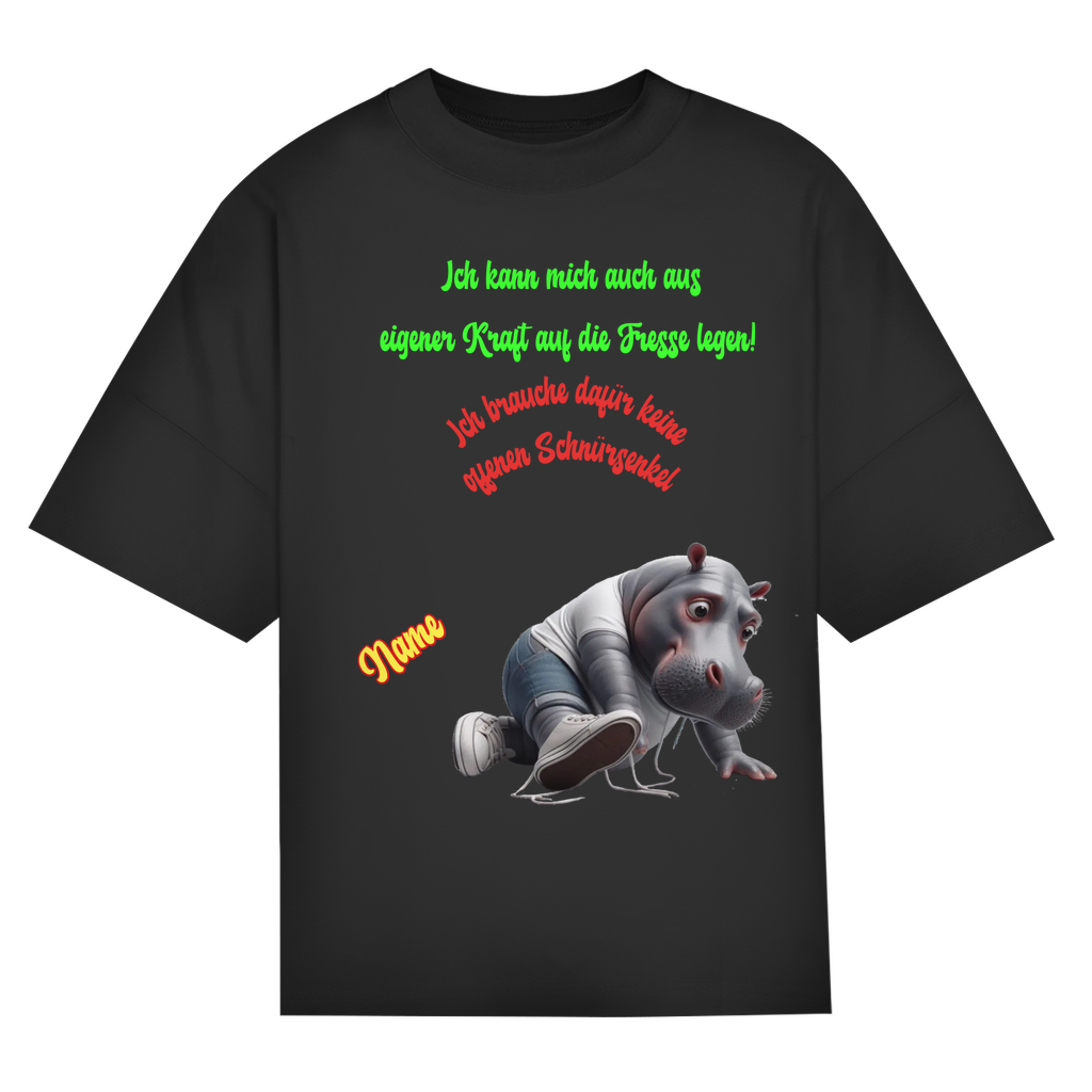 Modell Niklas * Elnika Oversize Bio T-Shirt * Offene Schnürsenkel