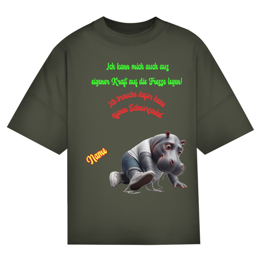 Modell Niklas * Elnika Oversize Bio T-Shirt * Offene Schnürsenkel