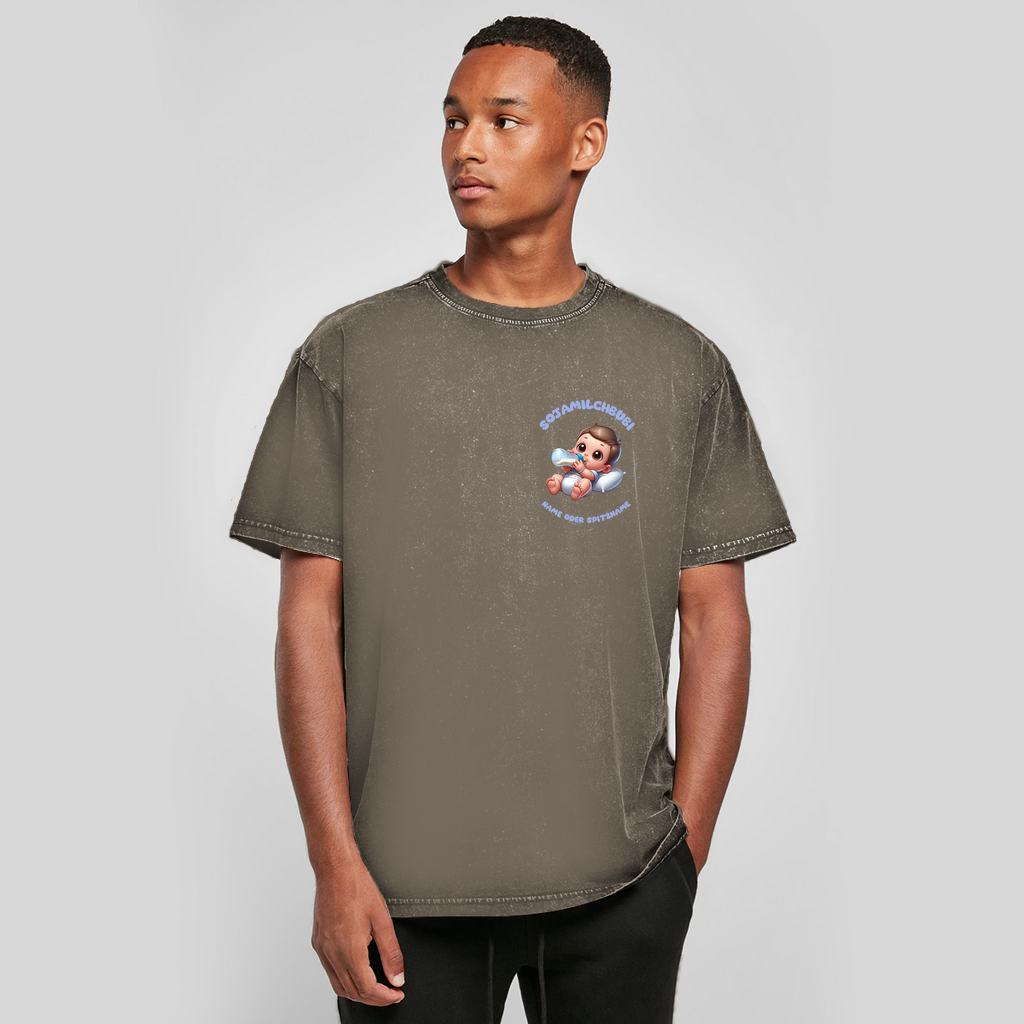 Modell Karsten - Elnika Oversize Washed T-Shirt - Sojamilchbubi