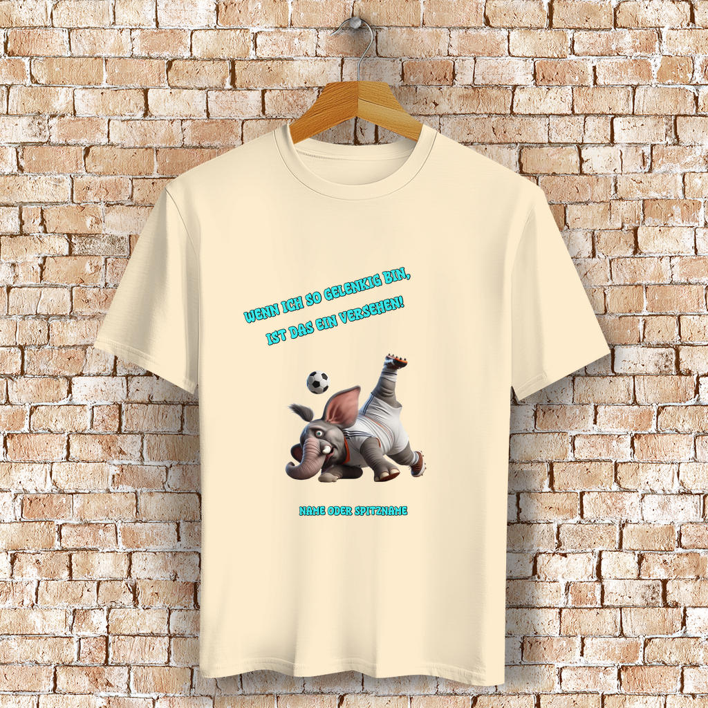 Modell Eleonore Elnika Bio T-Shirt Fussball
