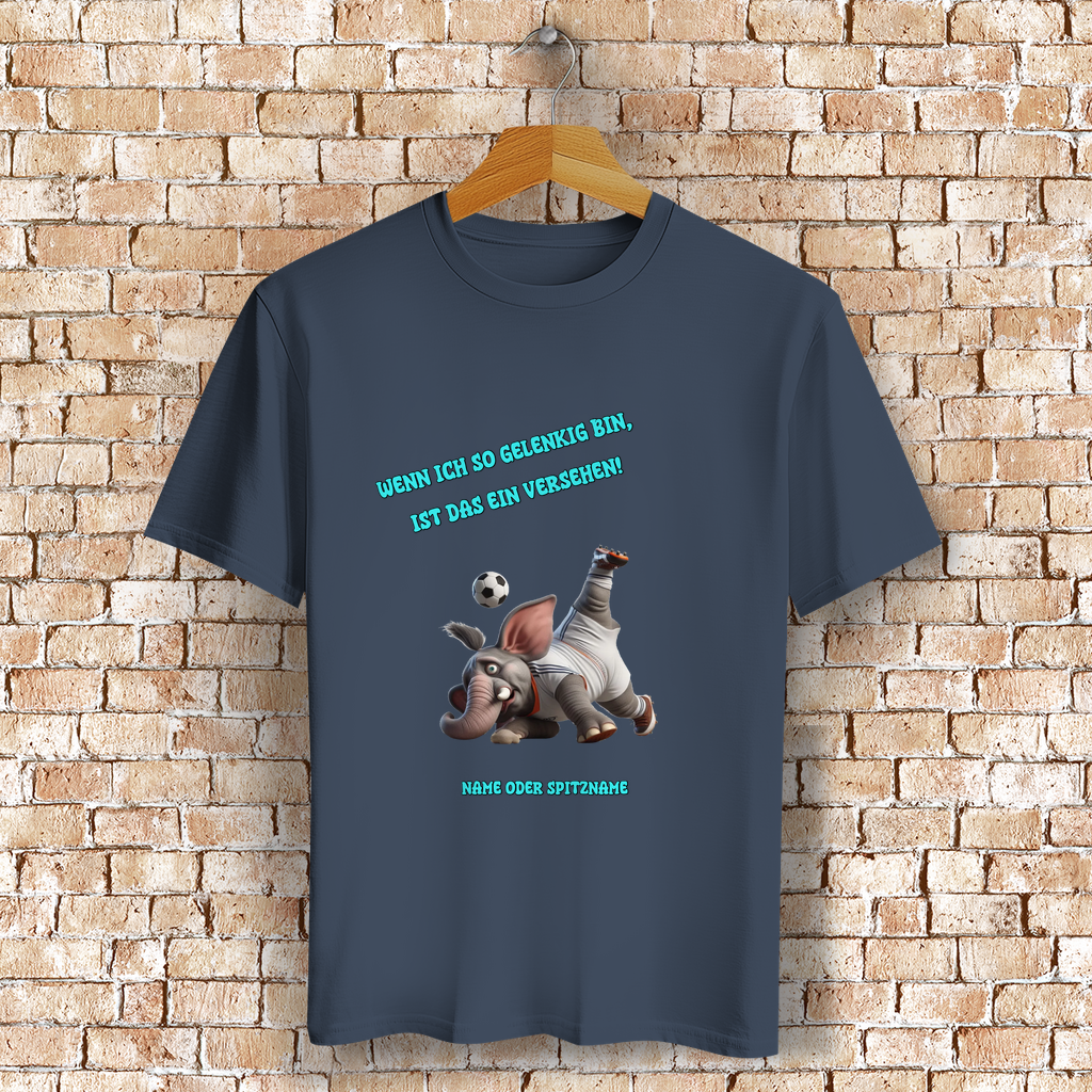 Modell Eleonore Elnika Bio T-Shirt Fussball